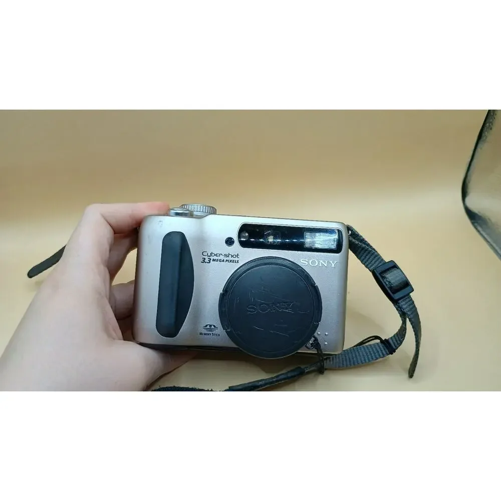 Sony Cybershot DSC-S75 3.3MP Compact Digital Camera Silver UNTESTED